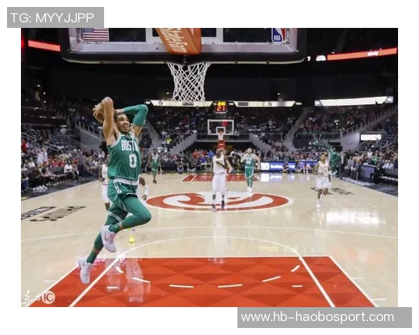 塔图姆分享惊艳扣篮视频引发热议鞋子成关键因素引发讨论